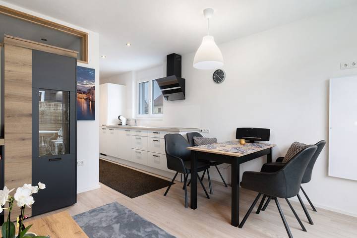 Appartement entier, Appartement "König" avec vue sur les montagnes, terrasse partagée et Wi-Fi in Lustenau, Bodensee-Vorarlberg
