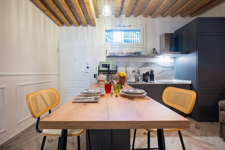 Apartamento entero, GuestHost - Stylish & Elegant Parma Apartment 5 in Oltretorrente (Parma), Parma