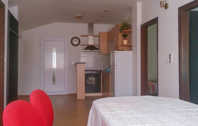 Ganze Ferienwohnung, Gemütliche Ferienwohnung mit Meerblick, Terrasse, WLAN und Parkplatz – 1,5 km vom Fluss Neretva entfernt in Rogotin, Dubrovnik-Neretva