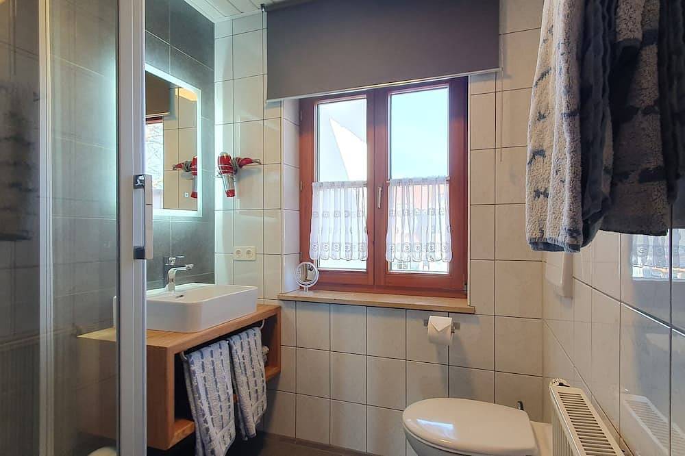 Ganze Wohnung, Gemütliche Ferienwohnung mit Panoramablick und großem Garten in Haundorf, Fränkisches Seenland