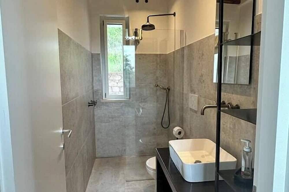 Haus inmitten der regenerativen Weinberge von Bolsena in Latera, Viterbo Provinz