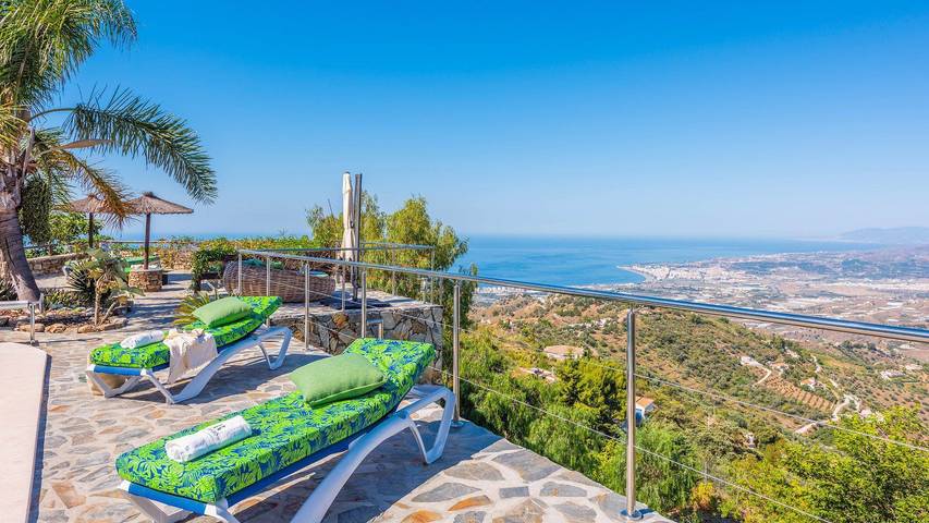 Casa rural para 8 personas, con jacuzzi además de piscina y balcón/terraza, Se admiten mascotas en Sayalonga - 4