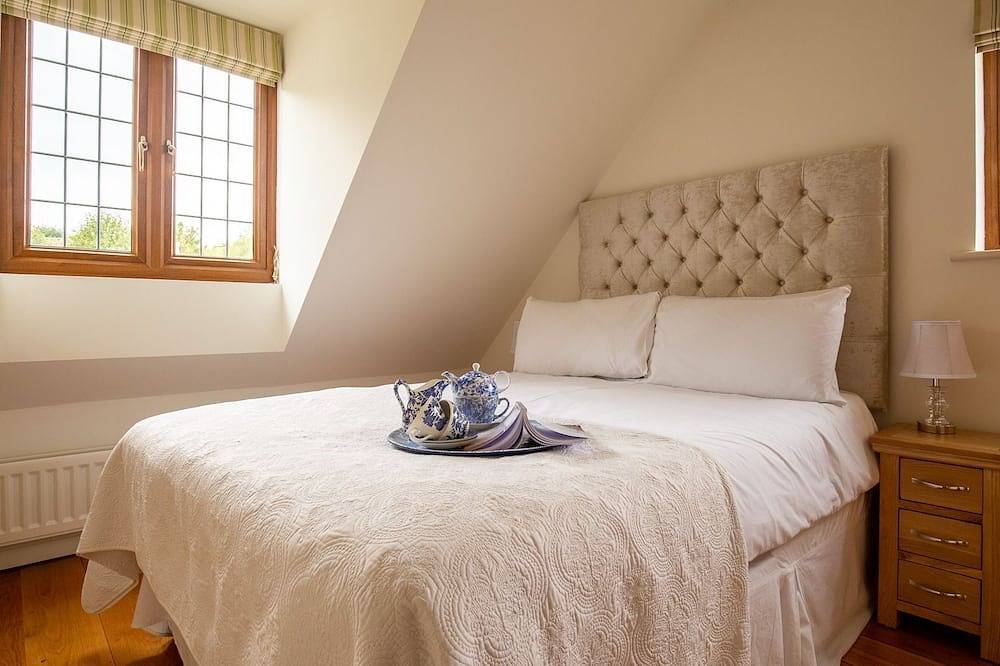 Kingfisher Cottage - sleeps 10 guests  in 5 bedrooms in Winchcombe, Gloucestershire