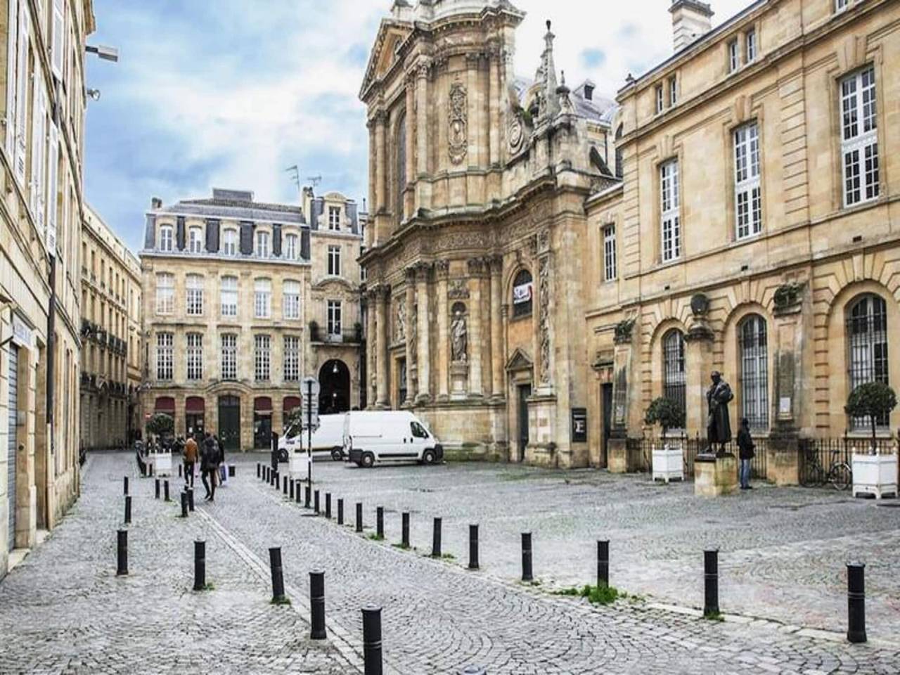 Geheel appartement, Duplex appartement nabij station St-Jean in Bordeaux, Bordeaux en omgeving