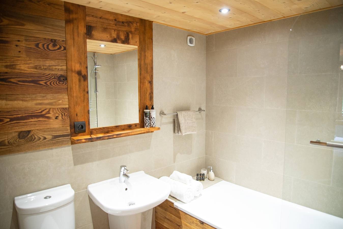 Chambre d’hôtes « Chalet Cannelle Cosy Mountain View » avec vue montagne, terrasse partagée et Wi-Fi in La Chapelle-d'Abondance, Les Portes du Soleil