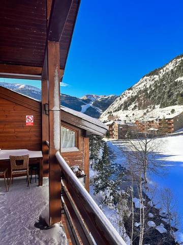 Gîte pour 2 personnes, avec vue et balcon dans Incles
