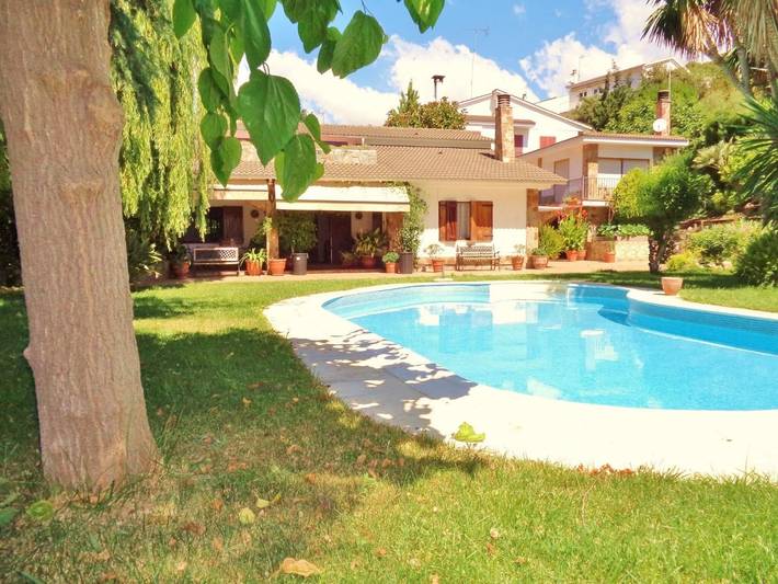 Casa rural para 10 personas, con piscina además de jardín y balcón, Se admiten mascotas en Sant Pol de Mar