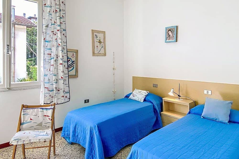 Entire apartment, Lovely apartment for 6 guests with Wifi, Tv, balcony and panoramic view in Castiglioncello, Rosignano Marittimo