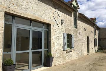 Gîte pour 12 personnes, avec terrasse et jardin dans Prénouvellon