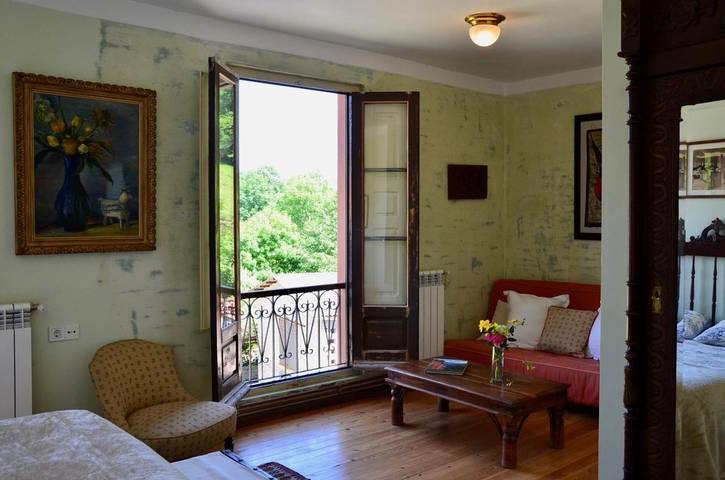 Casa rural para 3 personas, con terraza además de jardín y vistas, Se admiten mascotas en Parres - 4