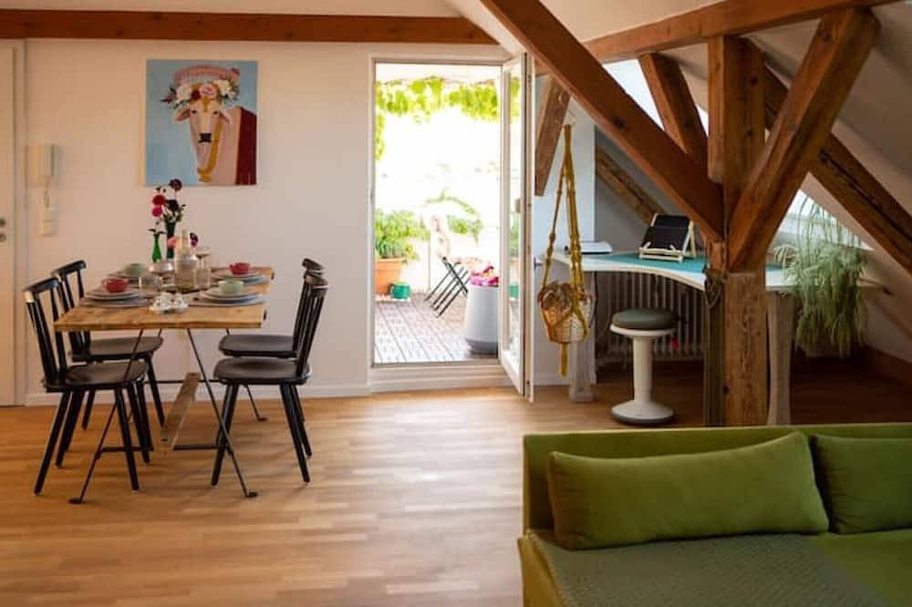 Entire apartment, Rooftop Arts & Crafts Apartment with 3 Terraces in Augsburg City in Augsburg-Innenstadt, Augsburg
