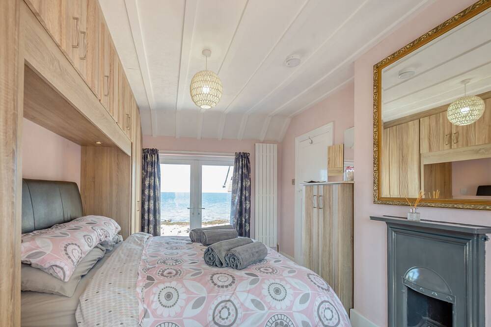 4 bedroom accommodation in Rhos-on-Sea in Rhos on Sea, Conwy region