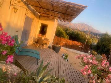 Gîte pour 3 personnes, avec jardin ainsi que vue et terrasse à Aregno