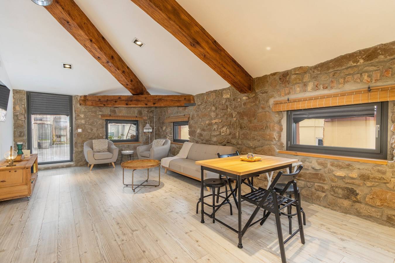 Entire apartment, Apartment 'Àtic 1' with Private Terrace, Wi-Fi and Air Conditioning in Balaguer, Noguera