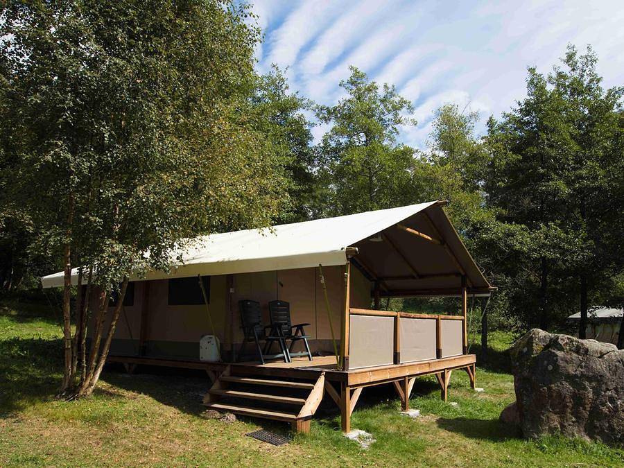 Camping la Fougeraie - Tente en toile et en bois 5 personnes - Grande Lodge Nature et Luxe sans sanitaires in Saint-Léger-de-Fougeret, Parc naturel régional du Morvan