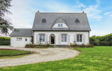 Holiday Home for 10 People in La Haye (Manche), Manche, Photo 2