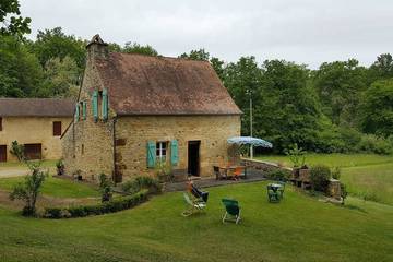 Location de vacances pour 6 personnes, avec terrasse et jardin à Cazals