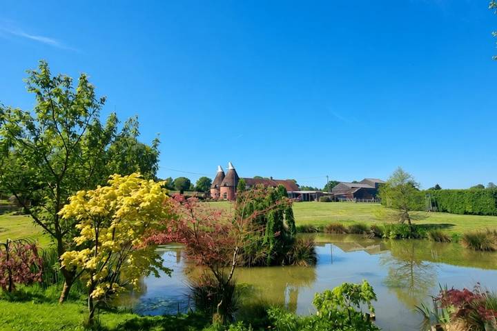 Holiday rental for 12 people, with Terrace and Garden as well as Pool and Lake view in Sussex