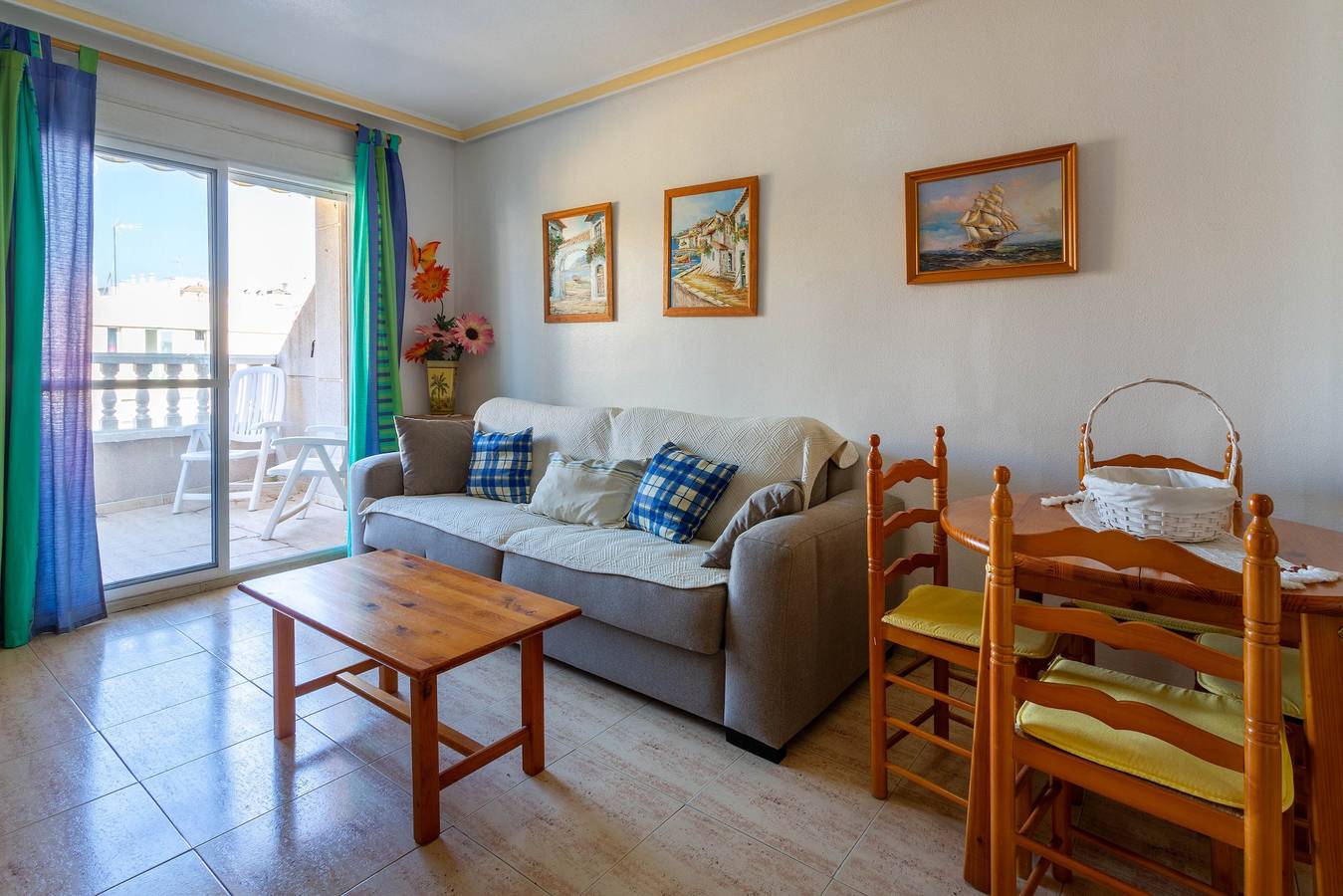 Apartamento entero, Apartamento 'Berg42atc8' con terraza, piscina compartida y aire acondicionado in Torrevieja Centro, Torrevieja
