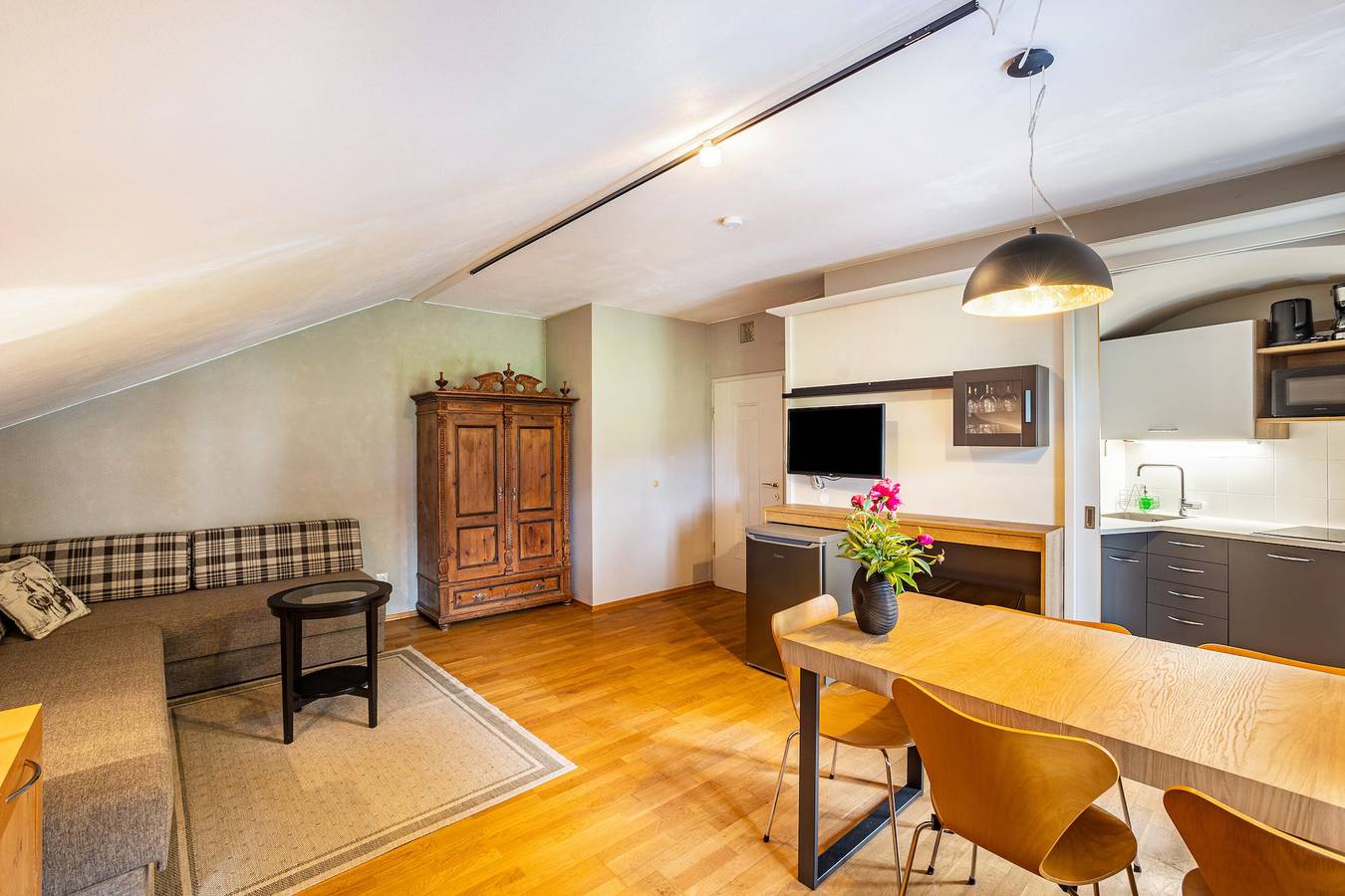 Ganze Wohnung, Ferienwohnung '4' mit Bergblick, Gemeinschaftspool und Wlan in Issing, Pfalzen