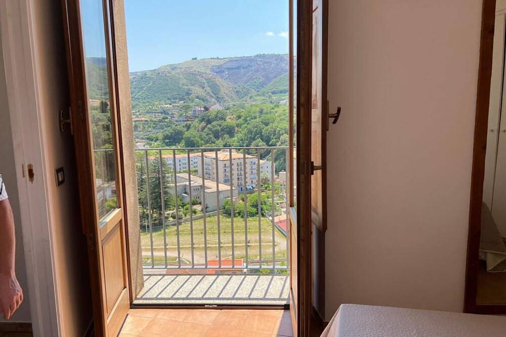 Ganze Wohnung, Wohnung mit Blick auf den Yachthafen in Tropea, Vibo Valentia Provinz