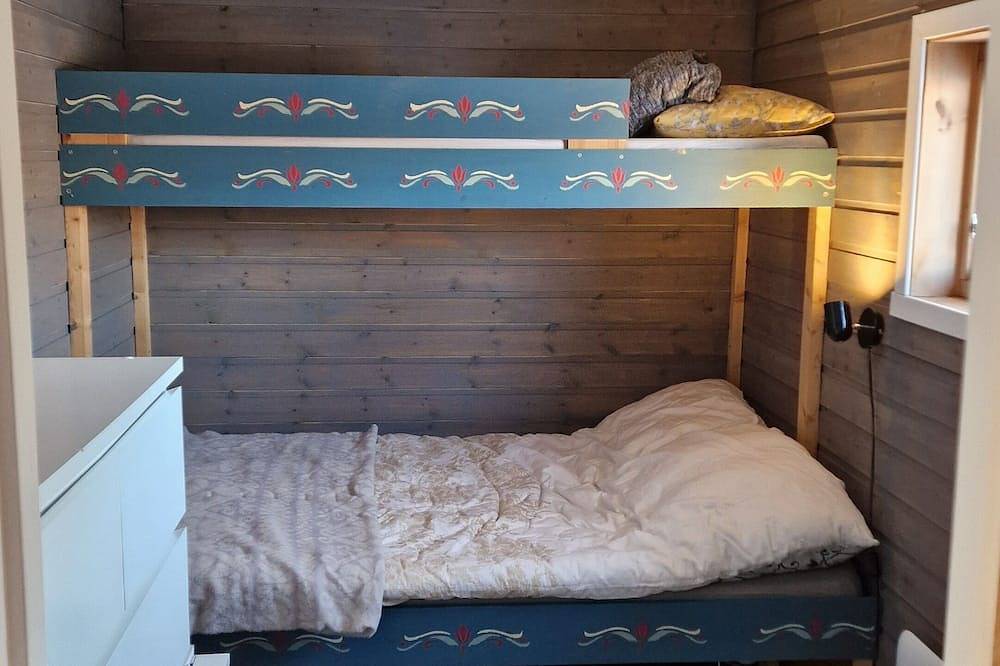 Cosy cabin nearby Bardufoss Airport and Senja w/ Hottube. in Sørreisa