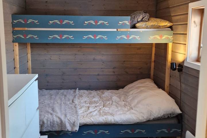 Cosy cabin nearby Bardufoss Airport and Senja w/ Hottube. in Sørreisa