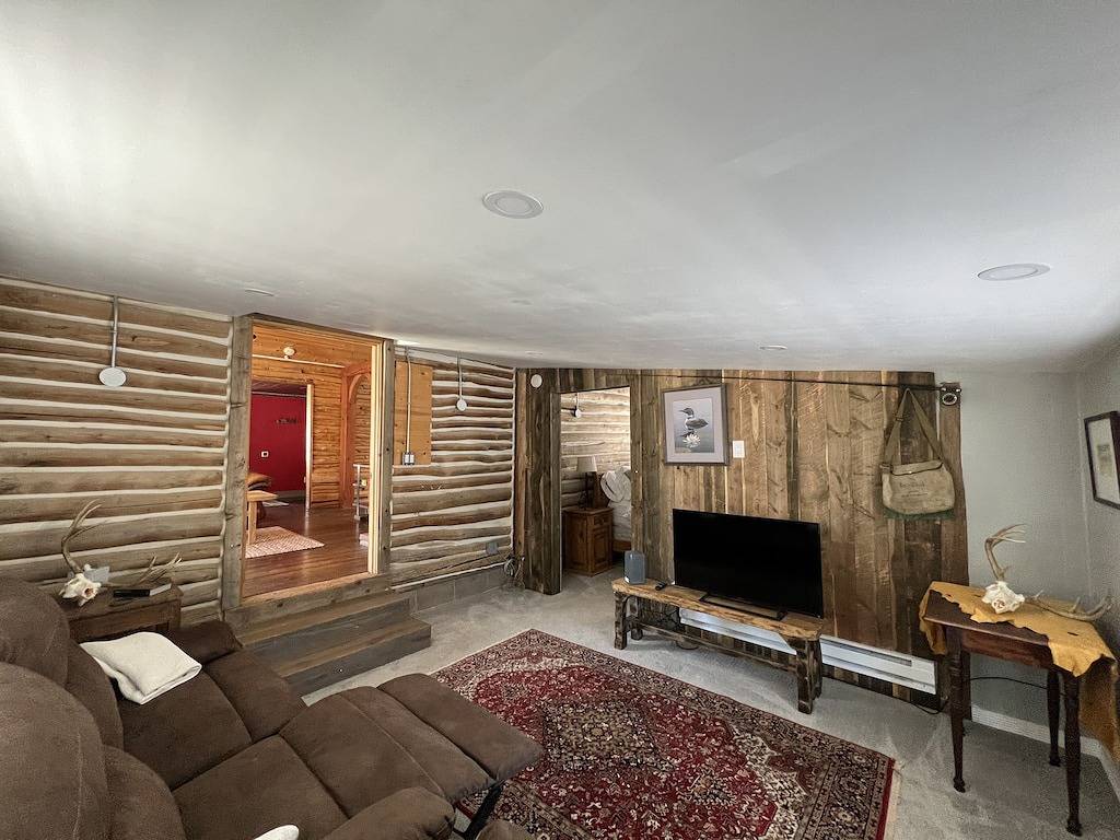 1907Creekside Cabin w/ hot tub & sauna; bike, hike, ski & fish- Go Back in Time in Pitkin County