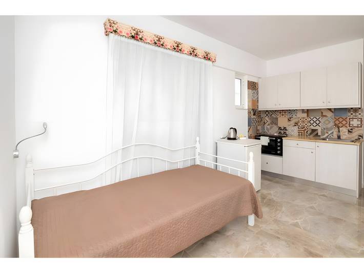 Ferielejlighed for 3 personer, med balkon og have - 1
