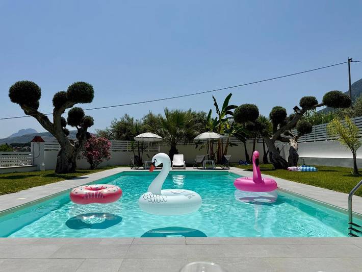 Villa pour 8 personnes, avec vue ainsi que jardin et piscine, adapté aux familles à Trabia - 4