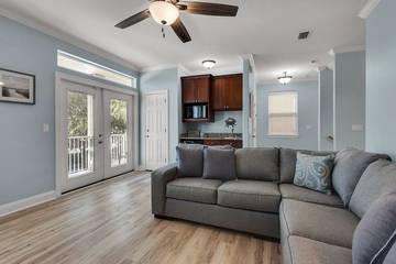 Vacation House for 16 Guests in Destin, Emerald Coast, Picture 3