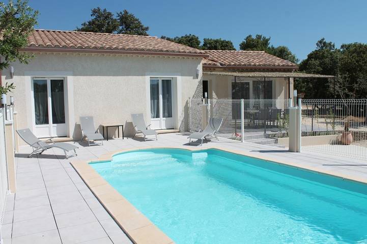 Casa de huéspedes para 6 personas, con vistas además de piscina y jardín - 1
