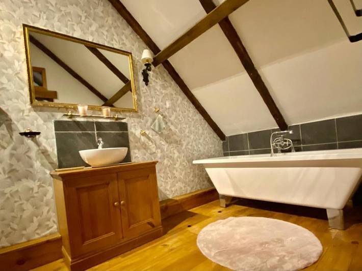 Location de vacances pour 2 personnes, avec vue ainsi que piscine et jardin à Vigeois - 3