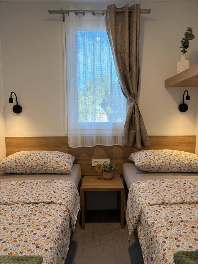 Camping für 5 Personen, mit Whirlpool und Terrasse sowie Garten und Kinderpool in Tisno - 2