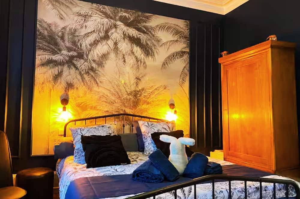 Bleu Chic et Cosy – Chambre de charme dans château avec piscine & spa in Varennes-Vauzelles, Nièvre