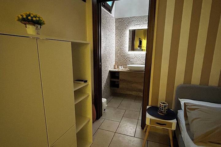 Standard Room for 1-4 Guests – Comfortable Stay in Pulsano Historic Center in Pulsano, Golfe de Tarente