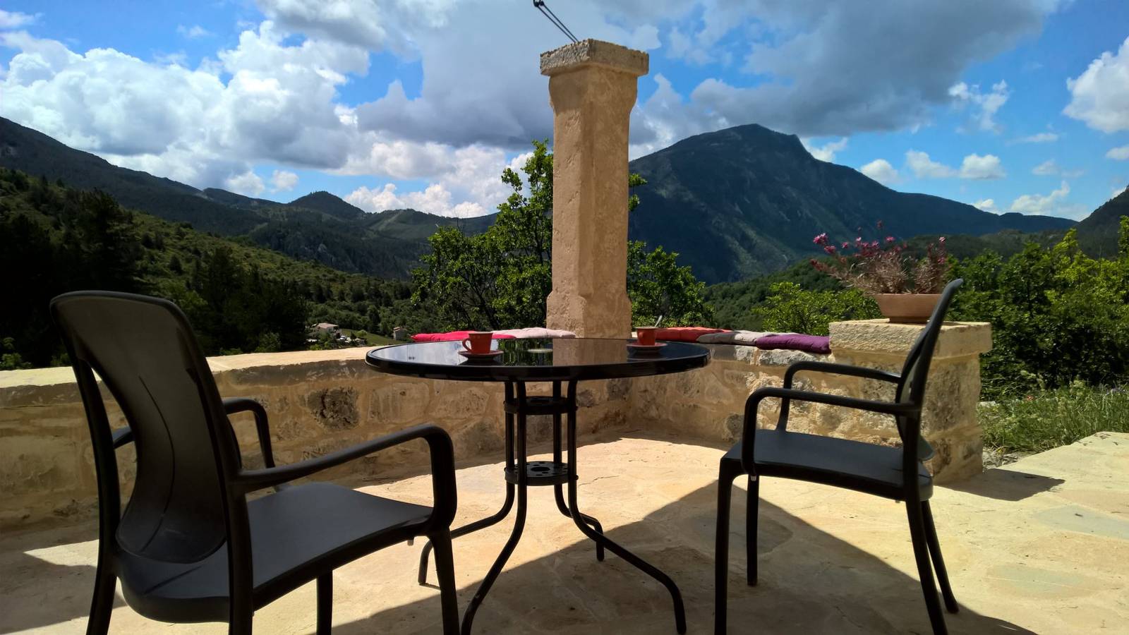 Chambre d'hôtes bastide de l'Escoulaou - Les Romarins in Castellane, Parc naturel régional du Verdon
