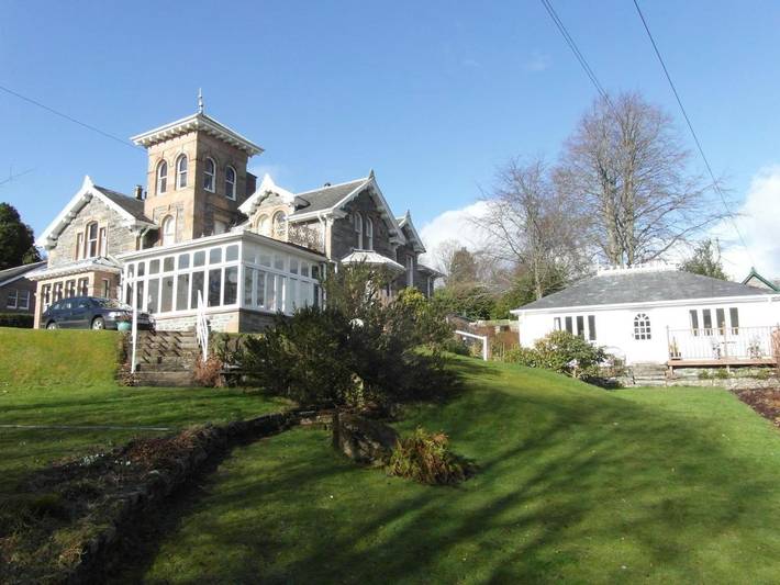 Holiday letting for 4 people, with Terrace and Garden as well as View in Strathpeffer