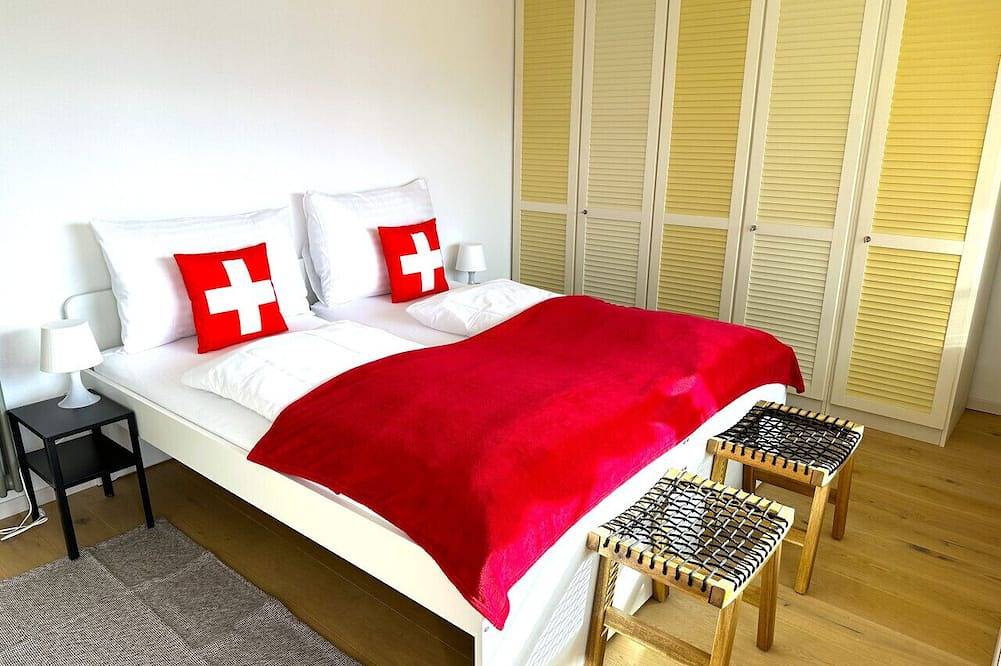 Concierge, Lake Thun/Alps Scenic Views by Swisshut in Sigriswil, Meer van Thun