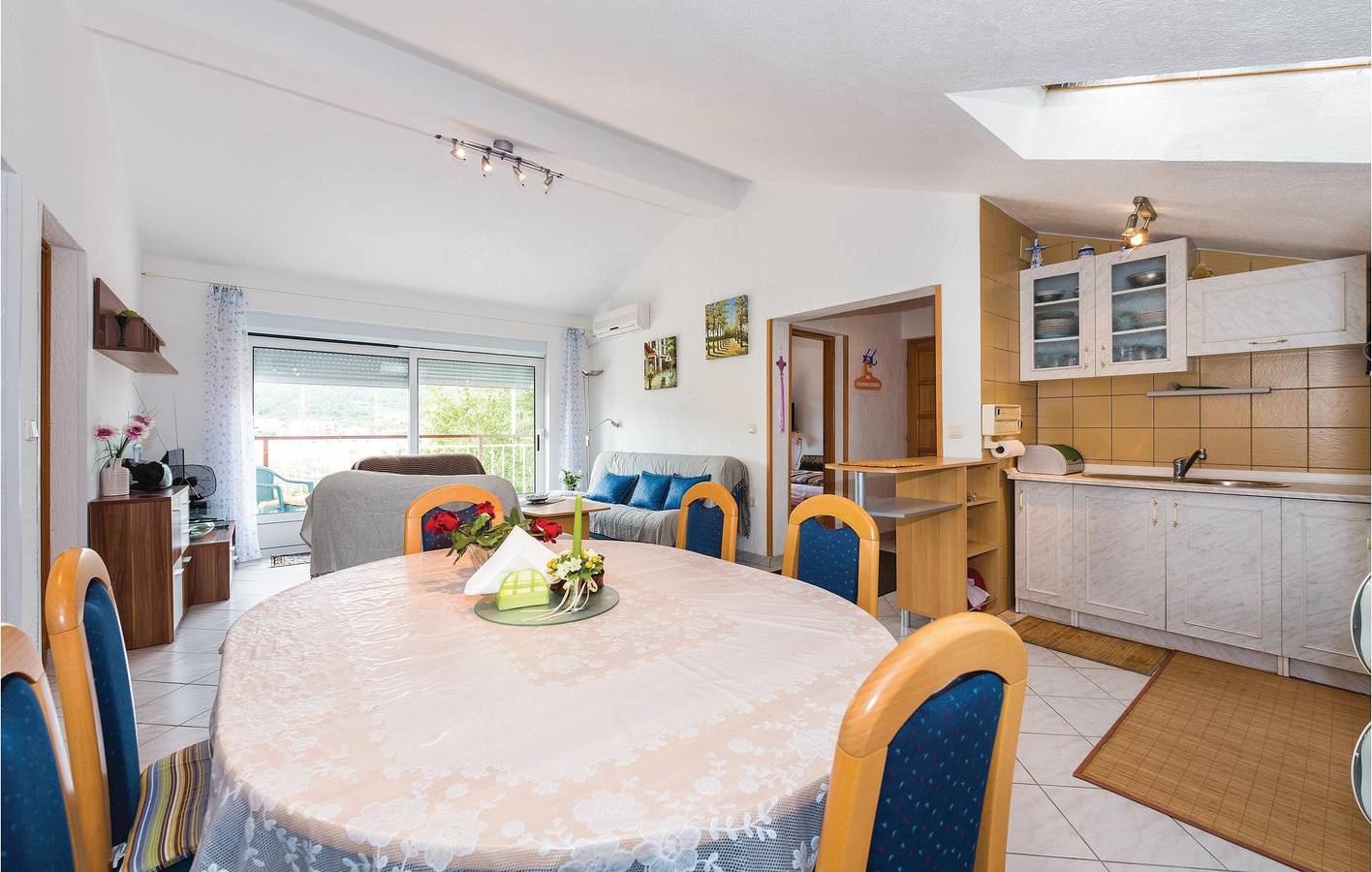 Ganze Ferienwohnung, Ferienwohnung für 6 Personen mit Terrasse in Bilice, Šibenik-Knin