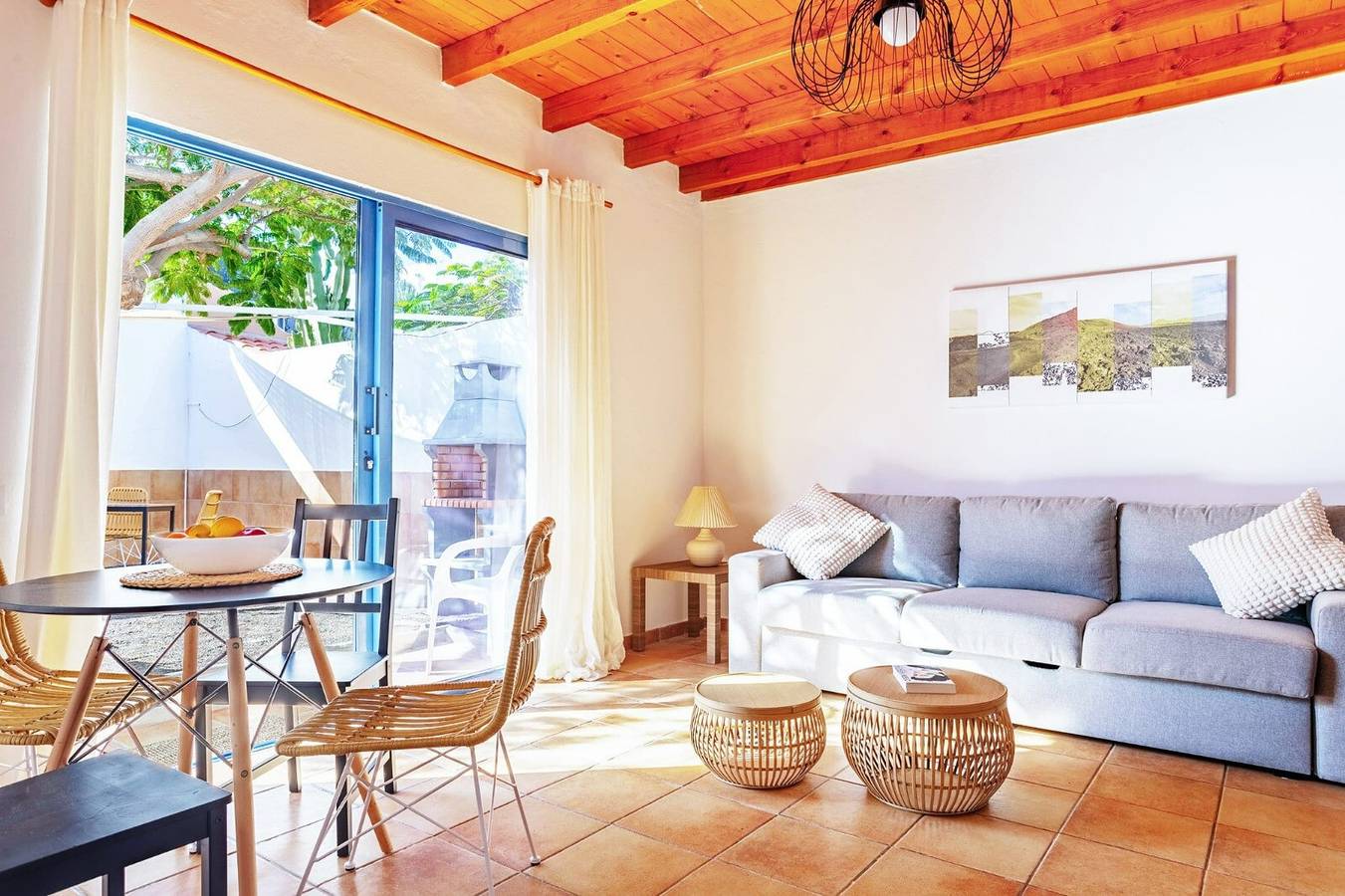 Apartamento inteiro, Apartamento de férias 'Casa Tagaide' com terraço partilhado, jardim partilhado e acesso Wi-Fi in Blanca Beach, Yaiza