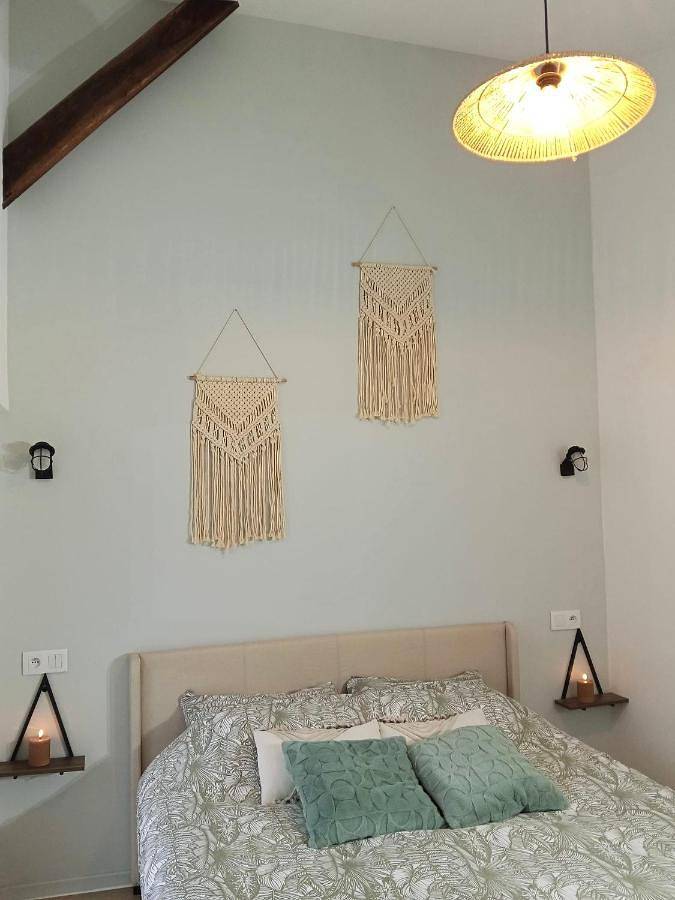 Gîte pour 4 personnes, avec jacuzzi et terrasse ainsi que jardin et sauna à Mardié