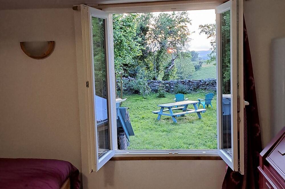 Le Sunset de Bénévent, gîte à la campagne de 4 à 6 personnes in Bénévent-l'Abbaye, Région de Guéret