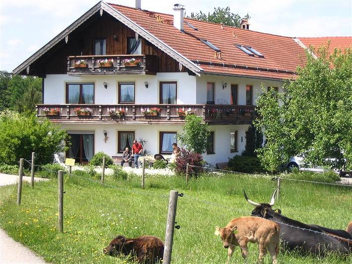 Ferienwohnung für 4 Personen, mit Balkon und Terrasse in Seebruck