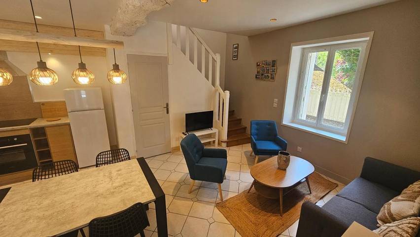 Location de vacances pour 4 personnes, avec terrasse ainsi que vue et jardin à Bourré - 3