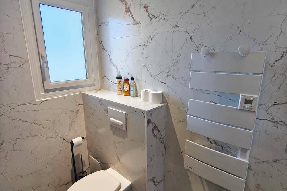 Rez de Villa avec beau jardin et belle vue in Saint-Laurent-du-Var, Région de Cannes