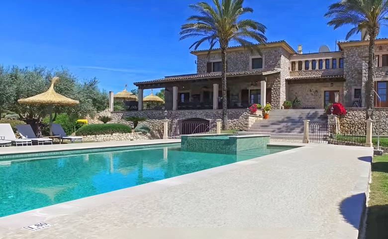 Country House 'Canova' with Mountain View, Wi-Fi and Air Conditioning in Ariany, Majorca Center