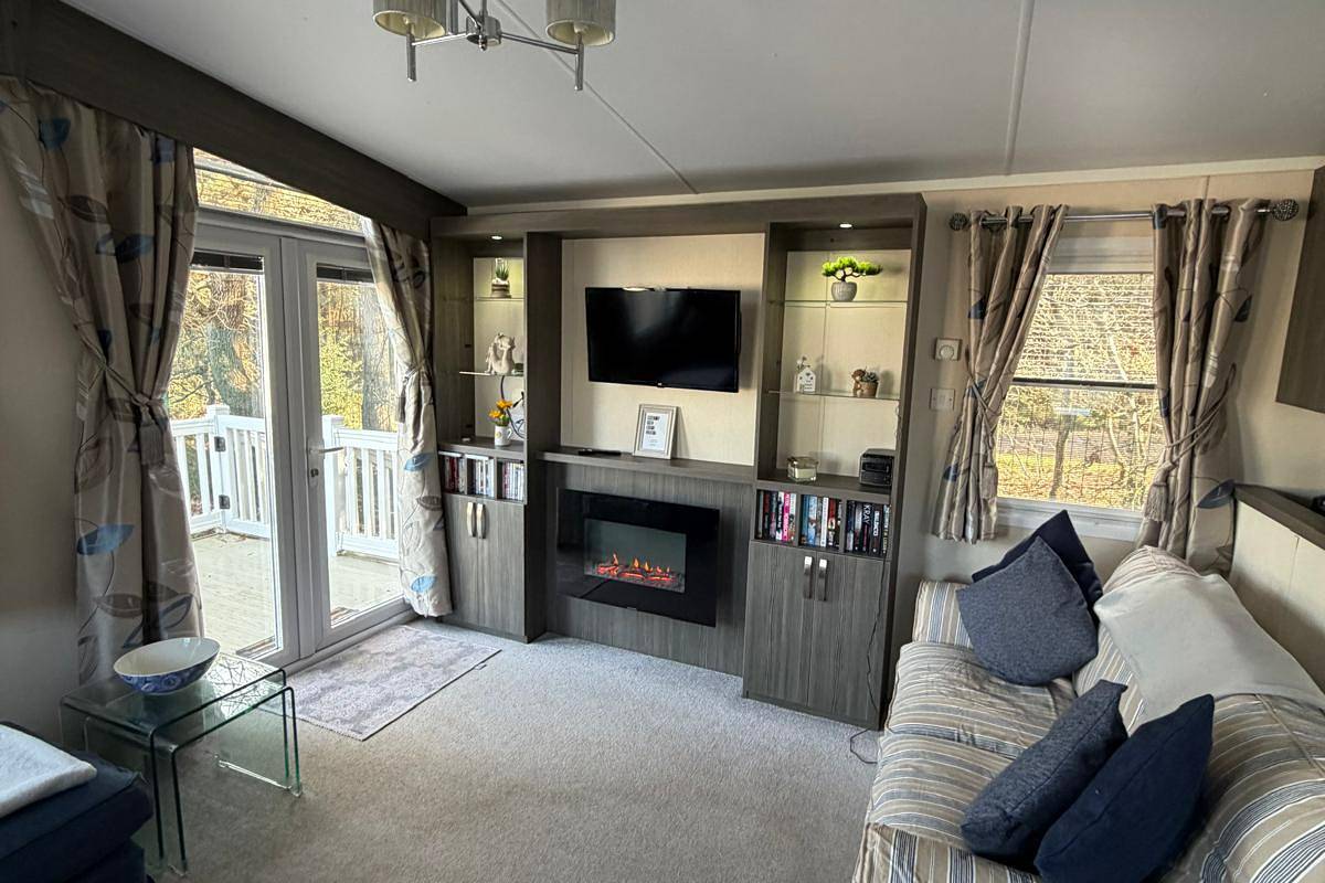 2-Bed Ringwood Cabin - incl Park Pass, Selfcheckin in St. Leonards and St. Ives, Dorset