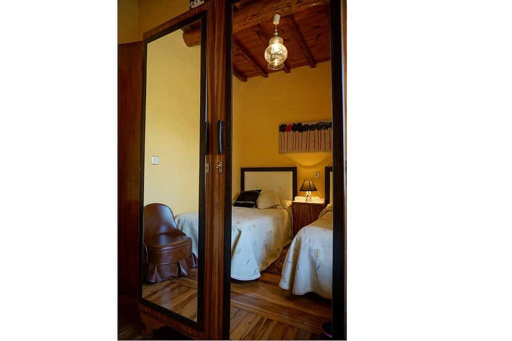 Casa Maricuelo, Independiente, Cerca De La Playa De Peñarronda in Las Figueras, Castropol