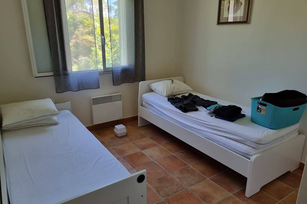 Villa Avec Jardin & Piscine Située au Calme Dans une Impasse in Mazan, Parc naturel régional du Mont-Ventoux